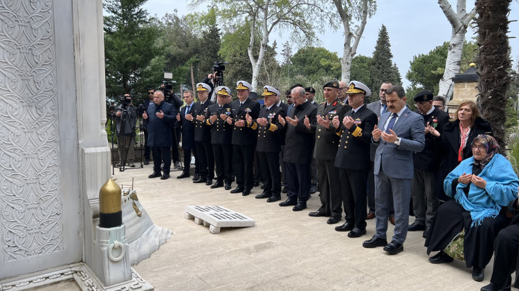 Dumlupınar ve Atılay şehitleri Çanakkale Boğazı’nda 12 denizaltıyla anıldı 5