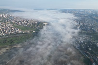 İstanbul'da masalsı sis manzarası: Küçükçekmece gölü bulutlarla kaplandı!