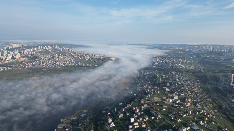 İstanbul'da masalsı sis manzarası Küçükçekmece gölü bulutlarla kaplandı! 2