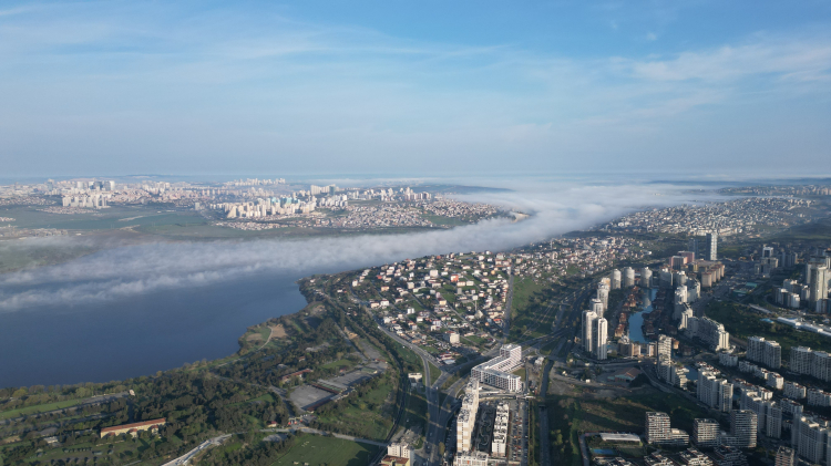 İstanbul'da masalsı sis manzarası Küçükçekmece gölü bulutlarla kaplandı! 3