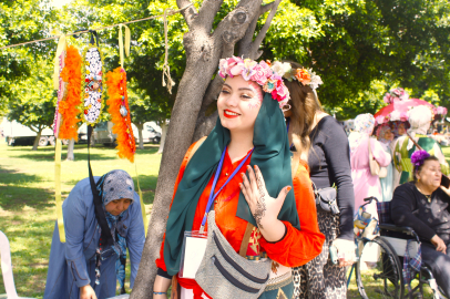 Adana Portakal Çiçeği Karnavalı'nda Hint kınası görenler hayran kaldı