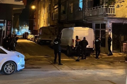 Elazığ’da park halindeki araca ateş açıldı, zanlılar kaçtı!