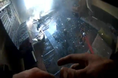 Mersin'de 3 katlı apartmanda çıkan yangın korkuya neden oldu