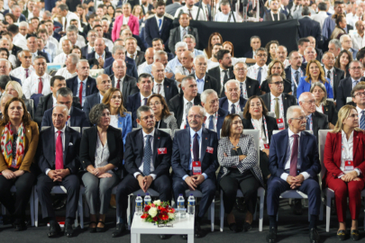 CHP’nin 21. Olağanüstü Kurultayı'nda adaylık müracaatı için geç kalan Berhan Şimşek Özgür Özel'e tepki gösterdi