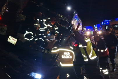 Portakal Çiçeği Karnavaldan dönen otobüs şarampole yuvarlandı: 23 Kişi yaralandı