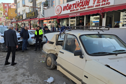 Adana Kozan’da trafik kazası: 2 yaralı