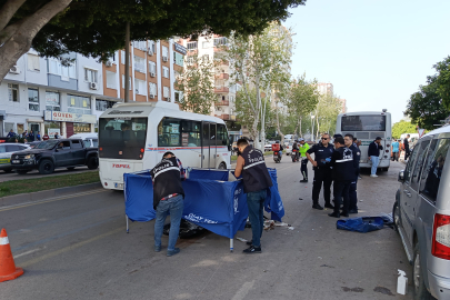 Adana’da halk otobüsü ile motosiklet çarpıştı: 21 Yaşındaki genç kız hayatını kaybetti