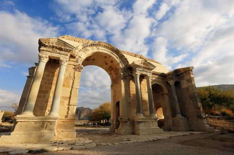 ANAVARZA ÖREN YERİ: ANTİK DÖNEMİN İZLERİNİ SÜRMEK