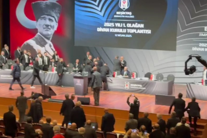 Hasan Arat kürsüde yumruklandı