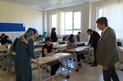 Anamurlu gençler, umre ödüllü bilgi yarışmasında heyecanla yarıştı