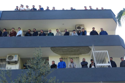 Balkonlar tribüne döndü!
