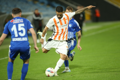 Adanaspor evinde dağıldı: Erzurumspor deplasmanda 3-0'la geçti
