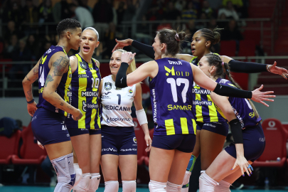 Fenerbahçe, Galatasaray’ı 3-2 mağlup ederek Vodafone Sultanlar Ligi’nde finale yükseldi