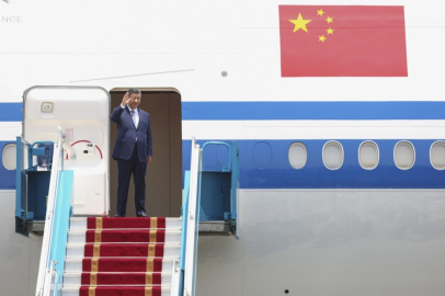 Xi Jinping Vietnam'da: ABD tarifeleri gölgesinde yeni ipek yolları mı kuruluyor?