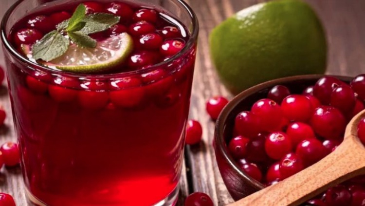 Yaz Aylarının Vazgeçilmez Lezzetlerinden: Kızılcık Şurubu