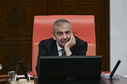 Sırrı Süreyya Önder kalp rahatsızlığı nedeniyle hastaneye kaldırıldı