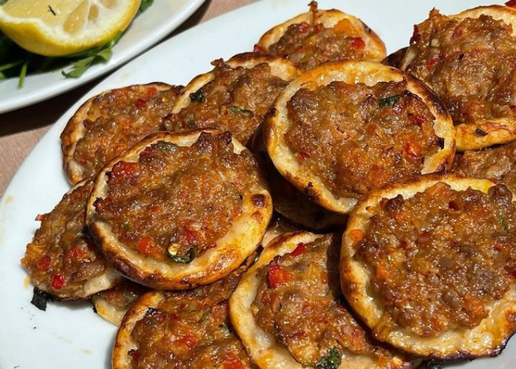 Mersin’in Efsane Lezzeti: Kuş Gözlü Lahmacun