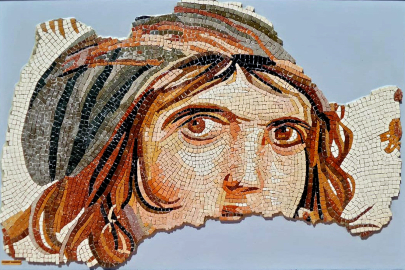 Doğadan toplanan kırık taşların mozaikle bütünleşen hikâyesi