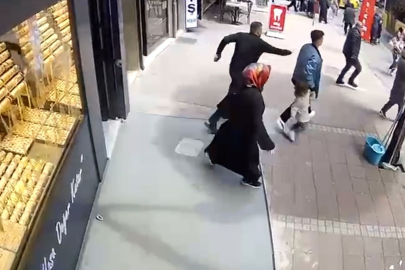 Gaziosmanpaşa’da deprem anında camdan aşağı atlamaya çalışan kadını vatandaşlar durdurdu!