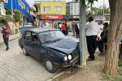 Osmaniye'de okul servisi ve otomobil çarpıştı, 9 öğrenci yaralandı