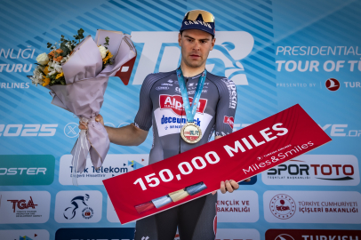 60. Cumhurbaşkanlığı Türkiye Bisiklet Turu'nda ilk etap zaferi Simon Dehairs'ın