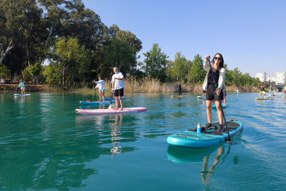 Adana’da Seyhan Nehri'nde hafta sonu kano ile değerlendiriliyor