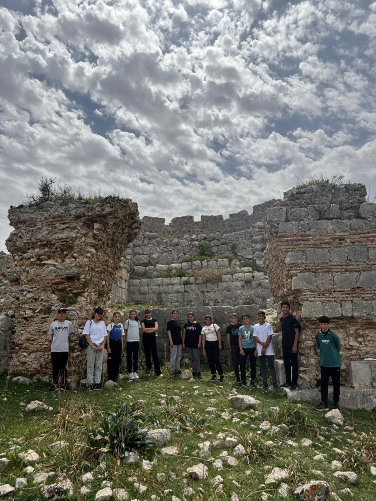 Kozanlı çocuklar turizm haftasında tarihlerini keşfediyor 2