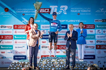 60. Cumhurbaşkanlığı Türkiye Bisiklet Turu’nda Kemer-Kalkan etabını Tibor Del Grosso kazandı