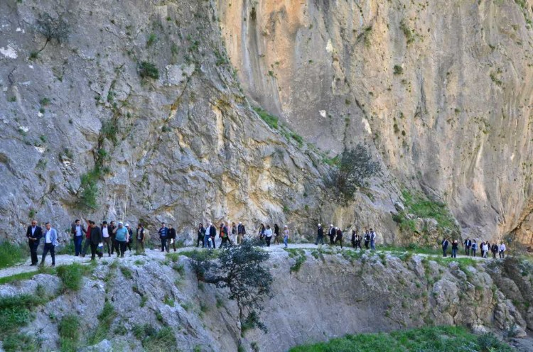 SUYUN ÜSTÜNDE SU: BÜYÜLEYİCİ PINARLAR VE ŞELALELER