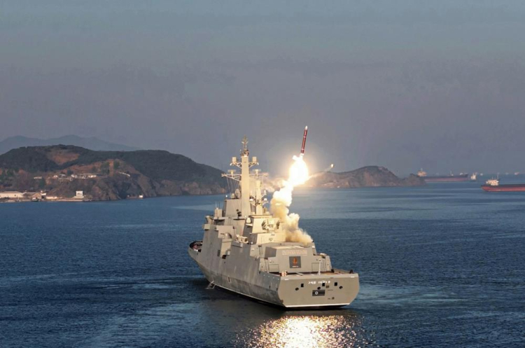 Kim Jong-un nükleer silahlanma emri verdi! Yeni savaş gemisi Choe Hyon test edildi 3