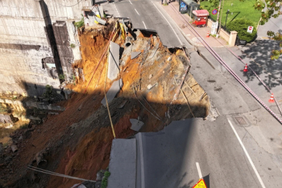 Sarıyer'de çöken yolda ekiplerin incelemesi devam ediyor