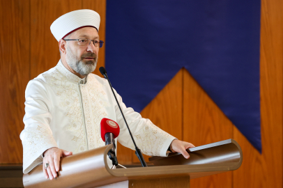 Diyanet İşleri Başkanı  Prof. Dr.  Erbaş: Kur'an-ı Kerim’i yaşayarak hayatımızı şekillendirmeliyiz