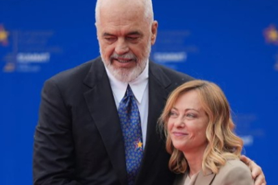 Arnavutluk Başbakanı Edi Rama’nın boyu merak konusu oldu!