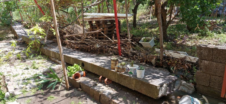 Hatay'da şiddetli yağış bahçe duvarlarını yıktı 2