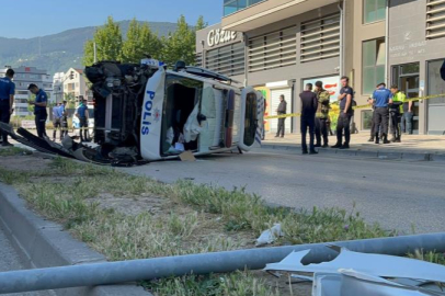 Bursa’da kadına şiddet ihbarından dönen polis aracı takla attı: 2'si polis 4 yaralı