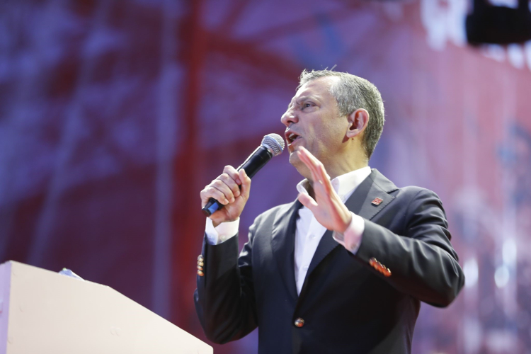 CHP’nin İzmir mitinginde katılım tartışması Özel “2 milyon” dedi, emniyet “70 bin” açıkladı 2