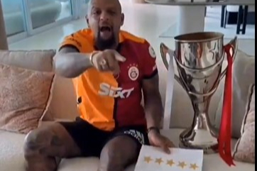 Felipe Melo'da Galatasaray'ın şampiyonluğunu 'Fener Ağlama' ile kutlamadı