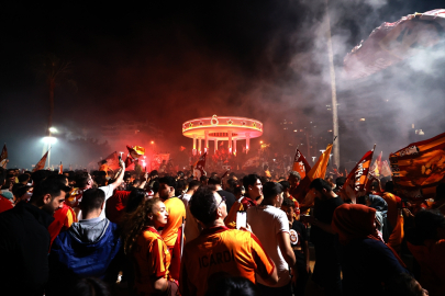 Galatasaray Şampiyonluğunu sokaklarda kutladı!