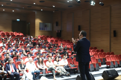 TRT Seslendirme Sanatçısı Tolga Bare’den Adana’da Diksiyon ve Türkçe eğitimi