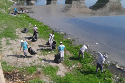 Seyhan Nehri’nde artan kirliliğe karşı Adana Büyükşehir Belediyesi temizlik seferberliği başlattı