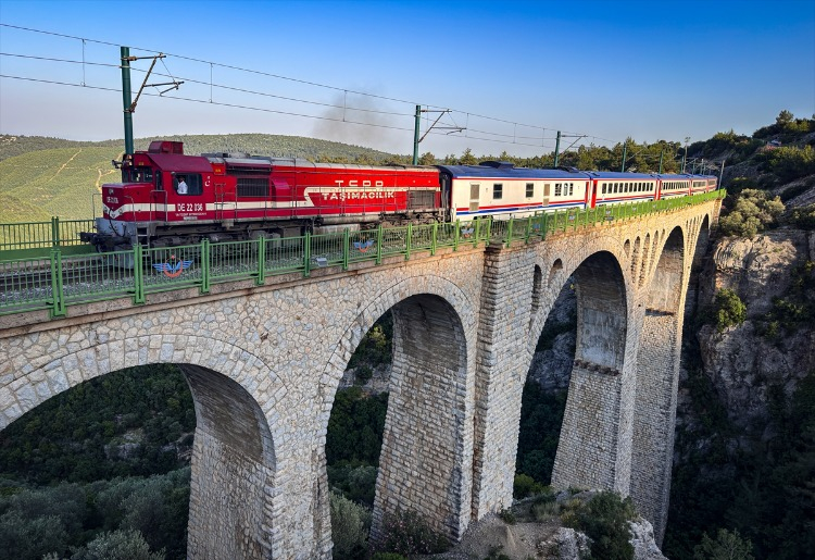 Varda Köprüsü’nün İhtişamı