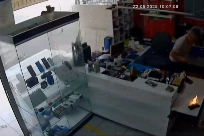 Adana’da cep telefonu tamiri sırasında patladı