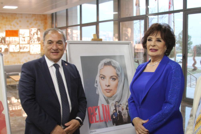 Yeşilçam'ın sultanı Hülya Koçyiğit Adana'da öğrencilerle buluştu, "Gelin" filmini izledi