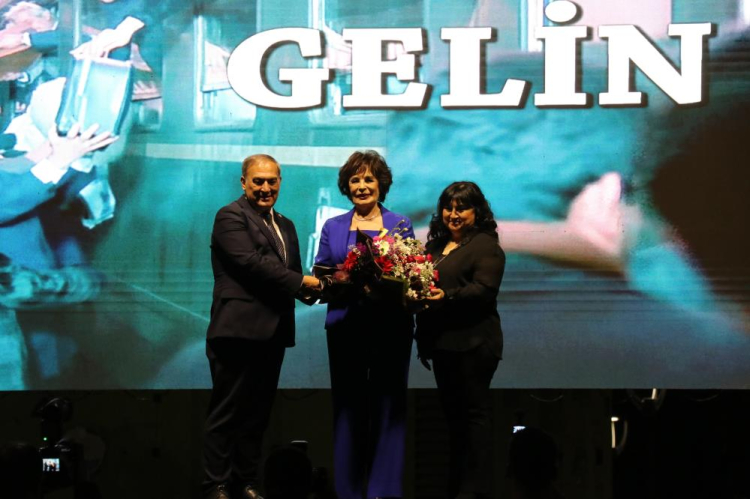 Yeşilçam'ın sultanı Hülya Koçyiğit Adana'da öğrencilerle buluştu, Gelin filmini izledi 3