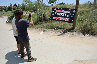 Adana sokaklarında merak uyandıran afiş: ‘Özür Dilerim Affet Seni Çok Seviyorum’