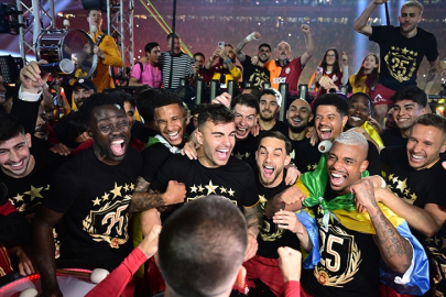 Galatasaray’ın 25. şampiyonluğu Yenikapı’da coşkuyla kutlanıyor! Kutlamalar saat kaçta, hangi kanalda? İşte “Champions Fest” programı