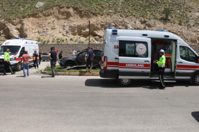 Sivas’ta kavşak kazası: 3’ü çocuk 6 kişi yaralandı