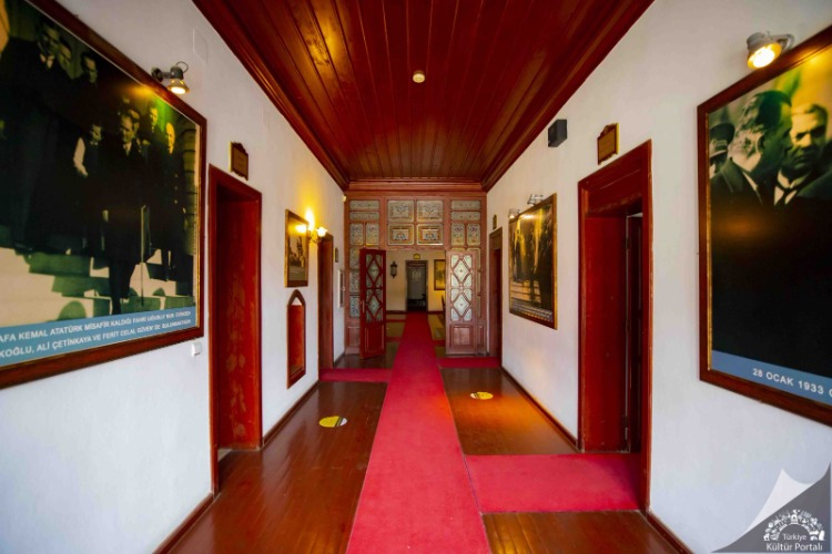 MÜZEDE SERGİLENENLER: TARİHİN İZLERİ VE ETNOGRAFİK ZENGİNLİK