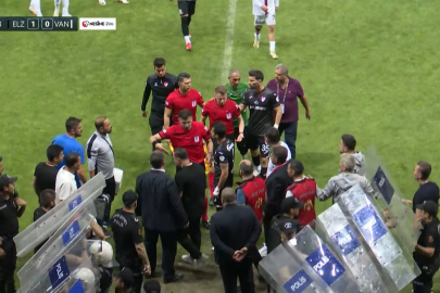 Elazığspor-Van Spor FK play-off maçı yardımcı hakeme isabet eden cisim nedeniyle tatil edildi