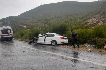 İzmir Menderes’te otobüsle otomobil çarpıştı: 13 yaralı